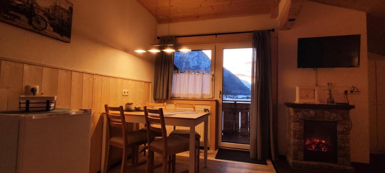 Ferienhaus Lechtaler Alpen Bach  Bagian luar foto