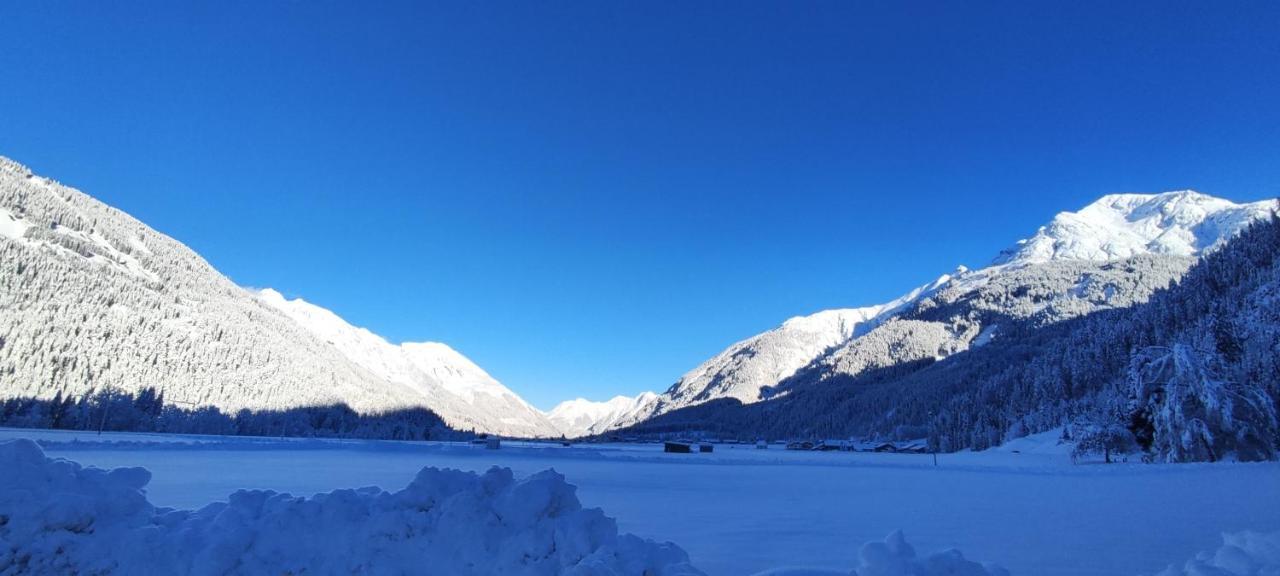 Ferienhaus Lechtaler Alpen Bach  Bagian luar foto