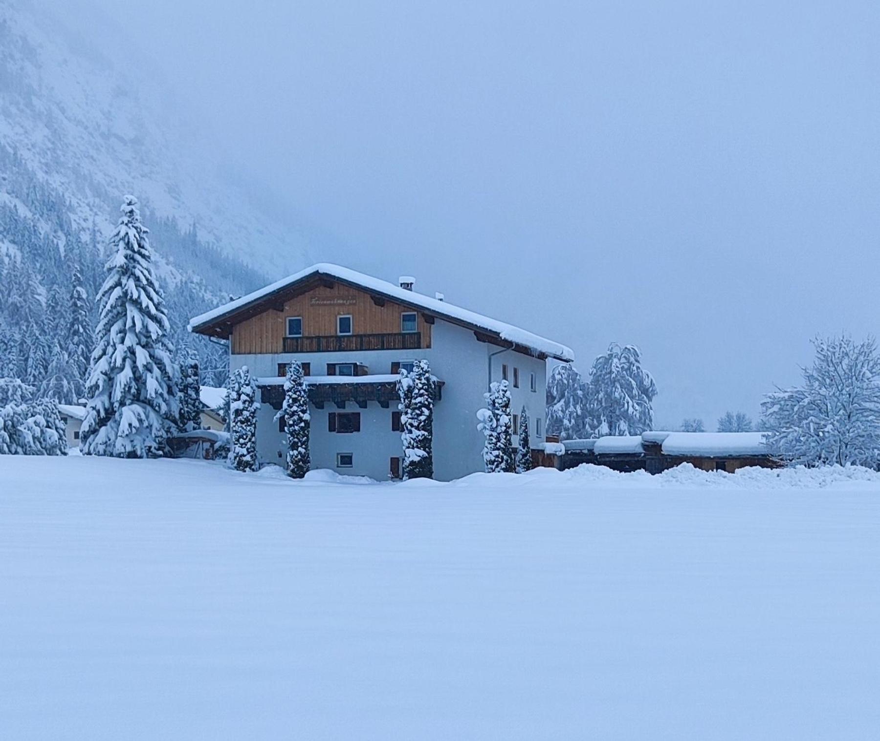 Ferienhaus Lechtaler Alpen Bach  Bagian luar foto