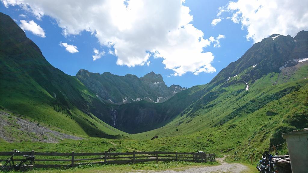 Ferienhaus Lechtaler Alpen Bach  Bagian luar foto