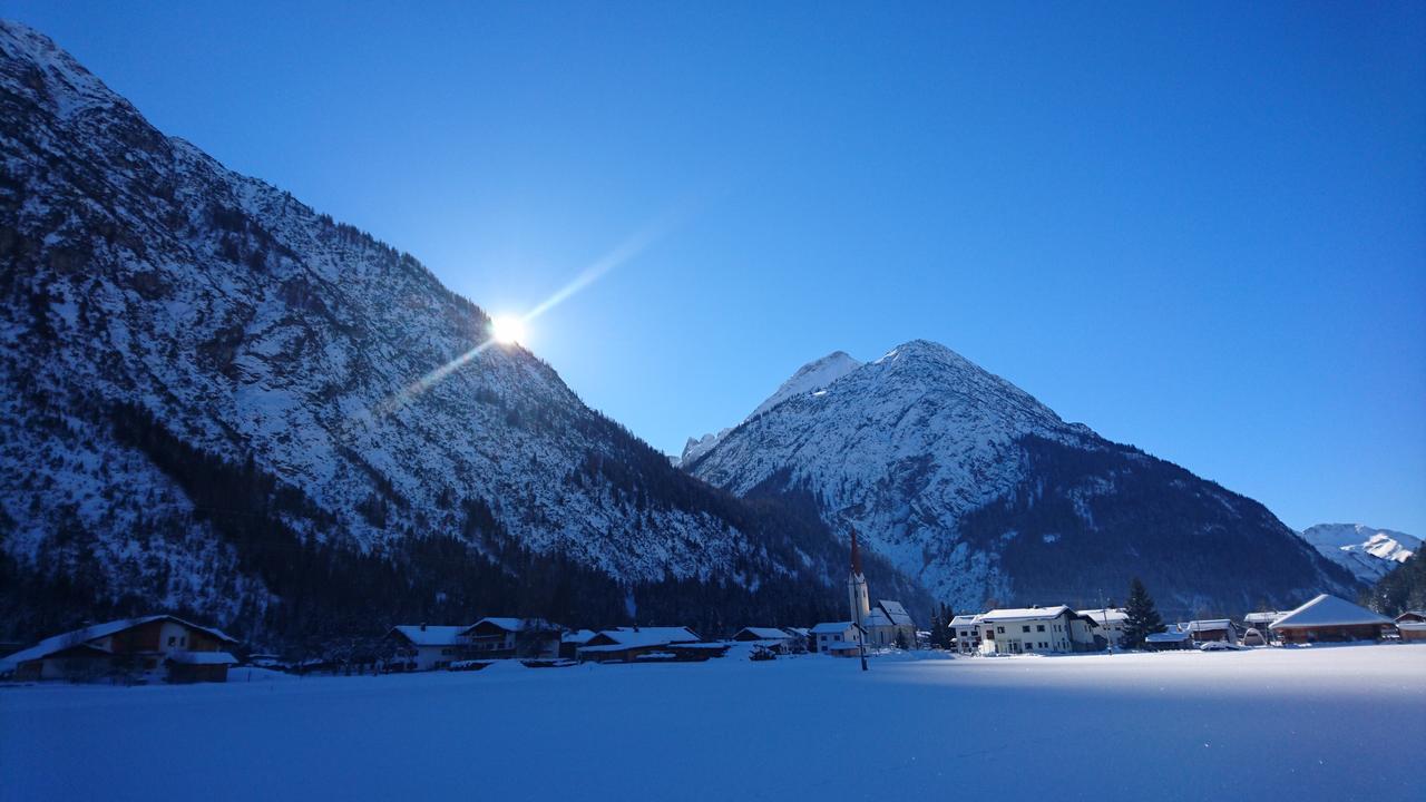 Ferienhaus Lechtaler Alpen Bach  Bagian luar foto