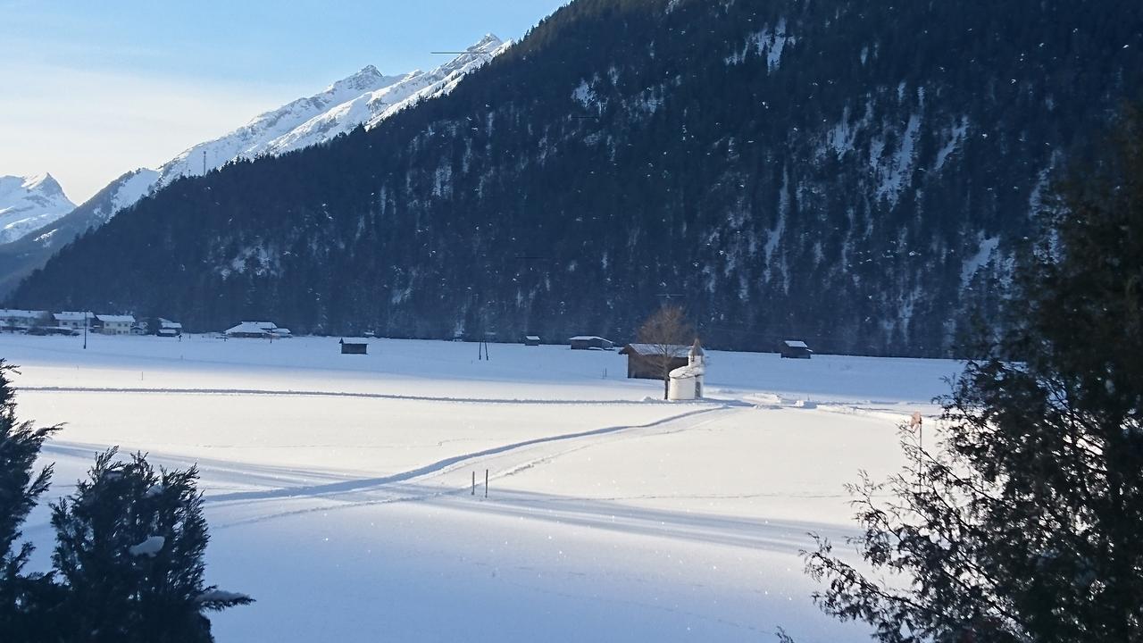 Ferienhaus Lechtaler Alpen Bach  Bagian luar foto